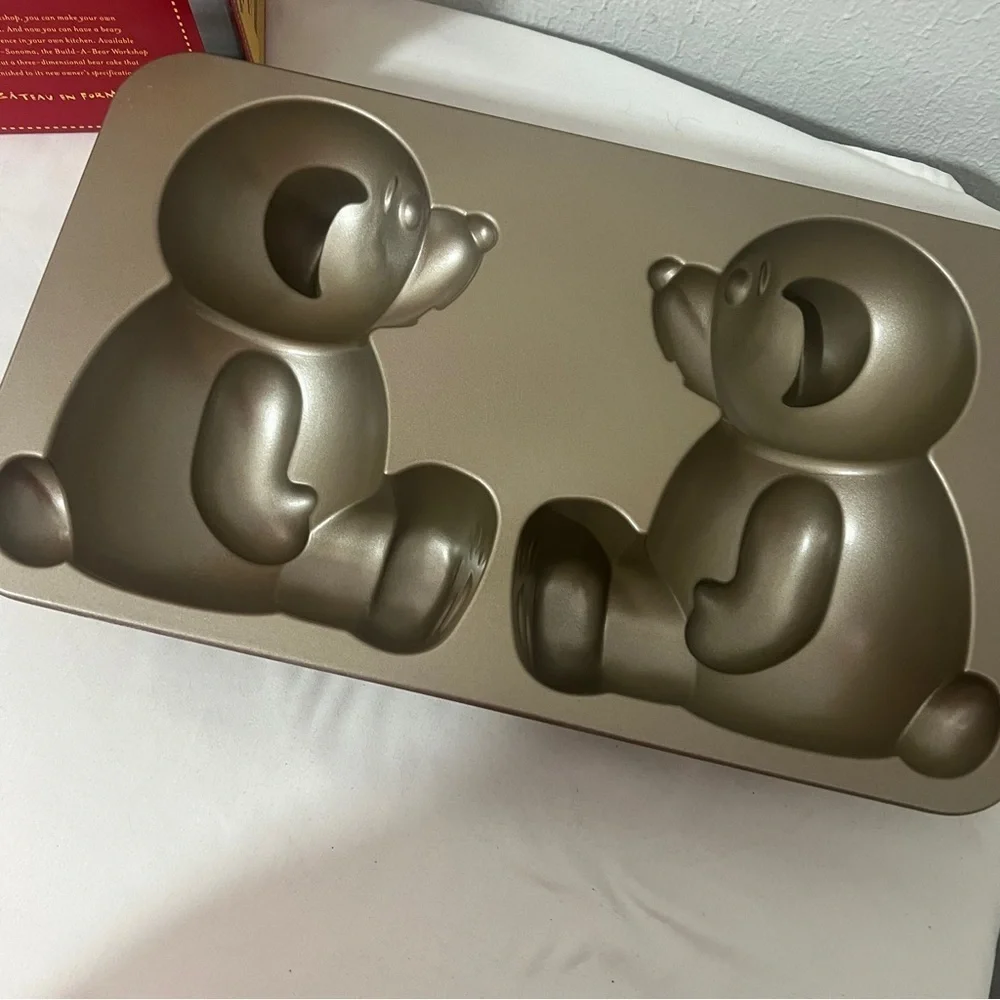 Nordic Ware Nonstick William Sonoma 3D Build A Bear Cake Pan NWOT Cast Aluminum